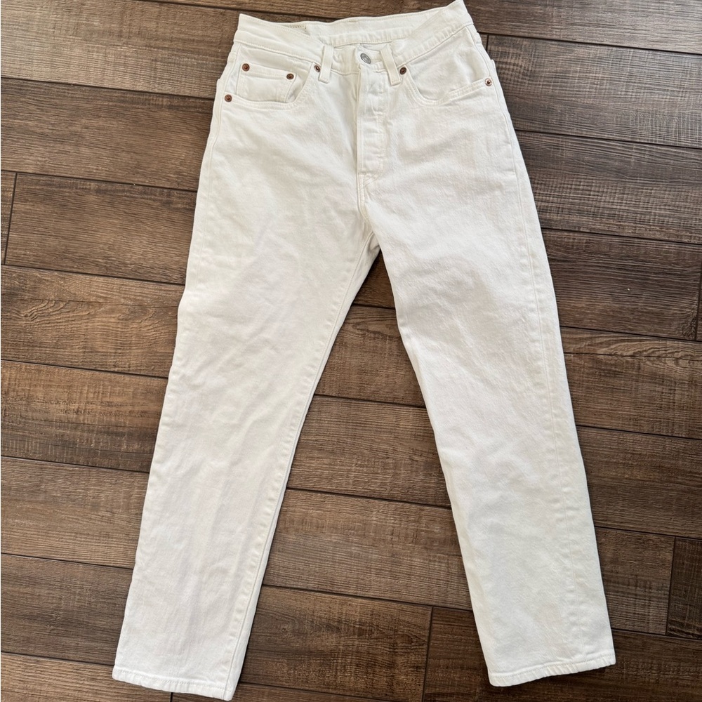 White 24 x 26 Levi Jeans Women’s Straight Leg